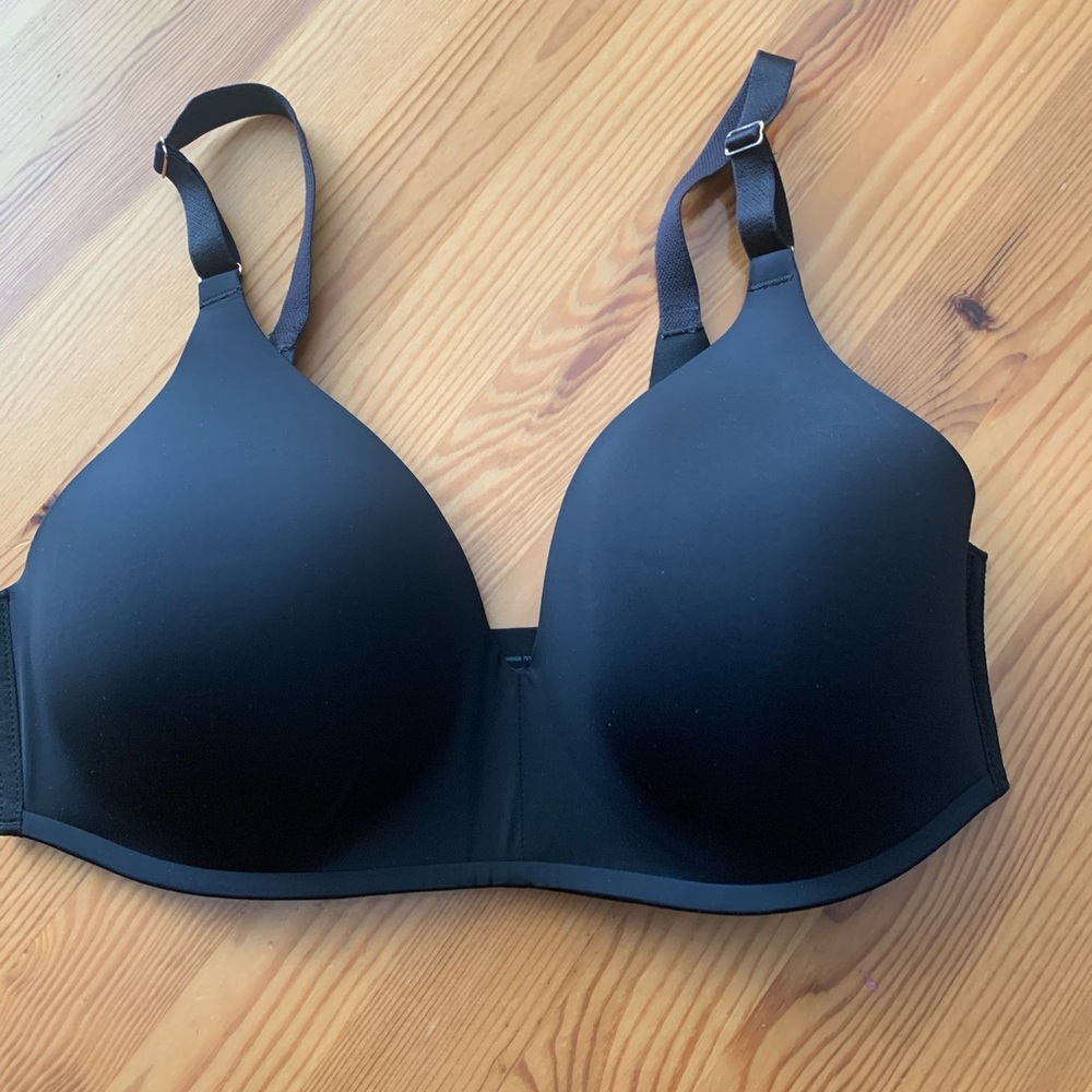 UEC - SOMA VANISHING 360 WIRELESS BLACK BRA 36D worn for a minute ..